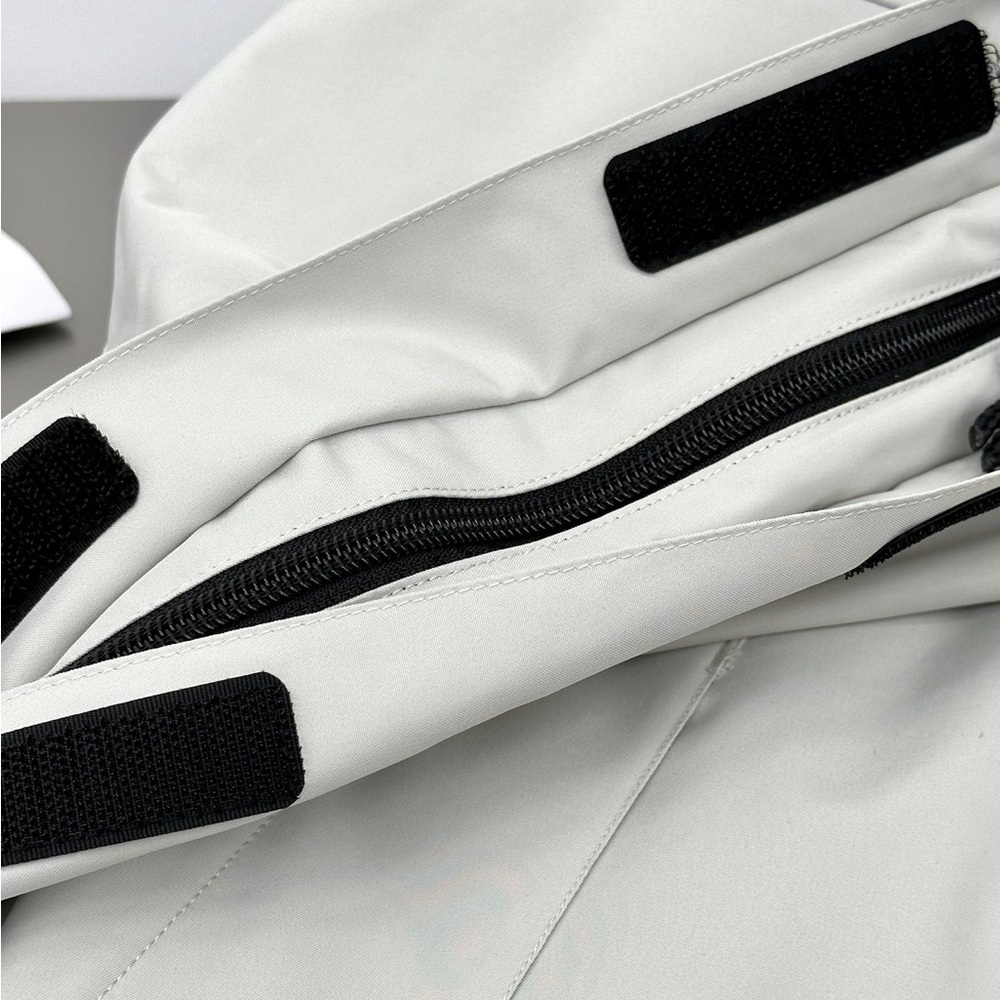 Unisex The North Face Light Grey & Black GORE-TEX Waterproof Hooded Jacket - Picture 5 of 6